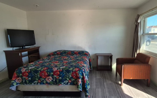 Base Motel By OYO South Tampa