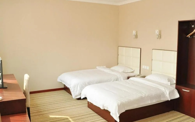 Daweng Jiulongquan Hotel ((Licun Pedestrian Street Store)(九龙泉大酒店（李村步行街店）)