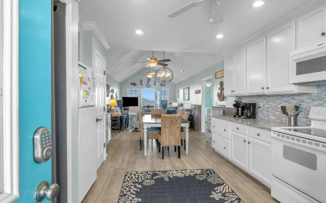 Sherrys Paradise by Oak Island Accommodations