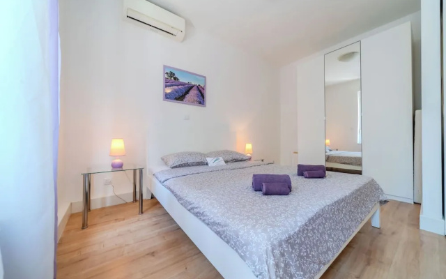 Lavanda Apartment With Terrace