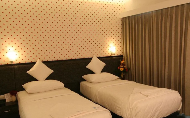 OYO Premium Borivali Kora Kendra
