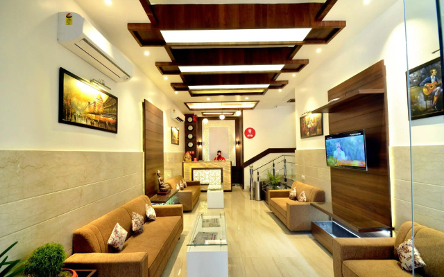 OYO Townhouse 561 Hotel Hollywood Heights