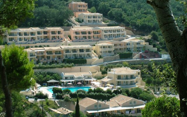 Ithea Suites Hotel вид на фасад