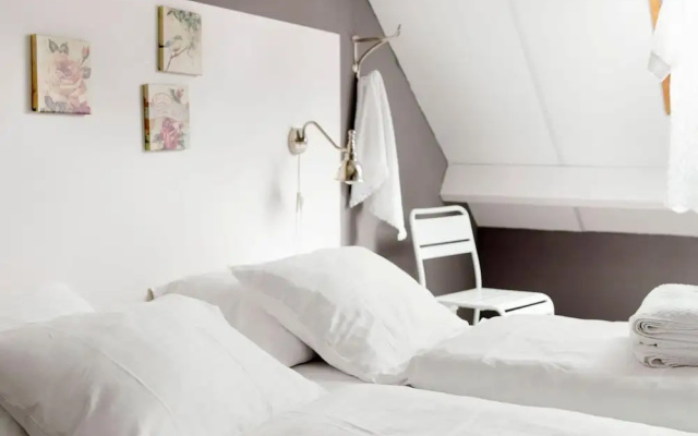 Flamboyant Farmhouse in Baarlo With Hot Tub, Garden