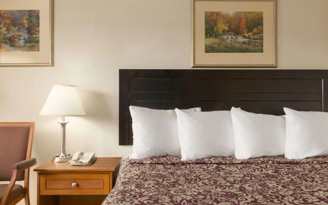 Travelodge by Wyndham Edmonton East