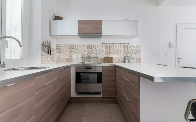 Superb 2BR Central Apt With Private Patio