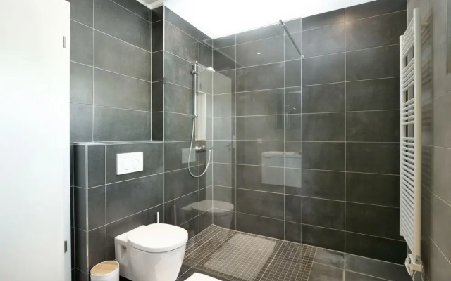 2BR Apt 100 m2 w Terrace Garden & Pkg