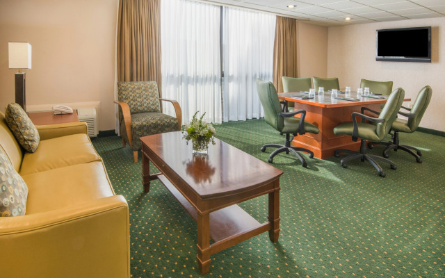 Holiday Inn Hotel & Suites Cincinnati - Eastgate by IHG