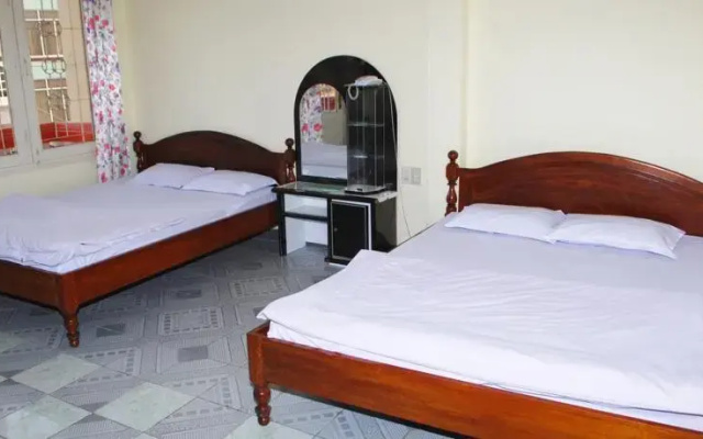 Phong Luu Hotel