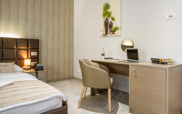 Royal Airport Hotel
