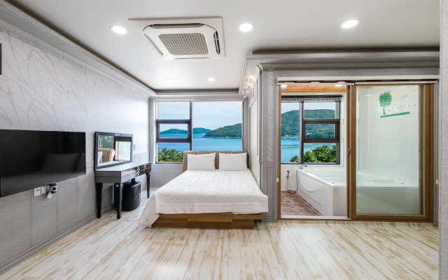 Geoje Marine Castel Pension