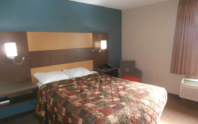 Studio 6 Lenexa, KS - Overland Park