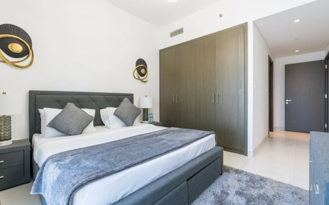 New! Luxurious Living Dubai Creek Balcony & View