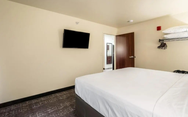 Cobblestone Inn & Suites - Pine Bluffs