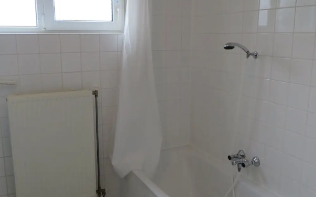 Comfy Bungalow With a Dishwasher, at the Water