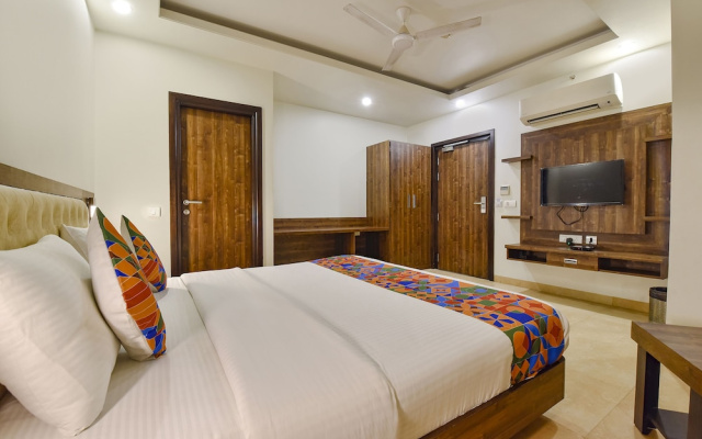 Fabhotel The Palm