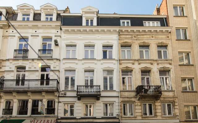 Отель Urban Suites Brussels Royal Бельгия, Брюссель - отзывы, цены и фото номеров - забронировать отель Urban Suites Brussels Royal онлайн вид на фасад