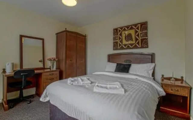 Spacious, quiet dwelling for up to 6, Manchester