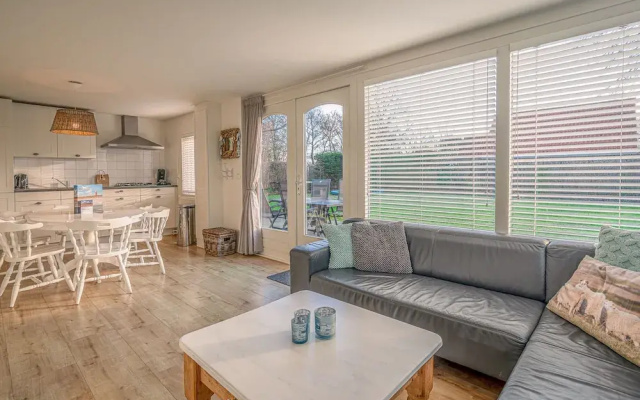 Cozy Detached Bungalow for 4 Persons