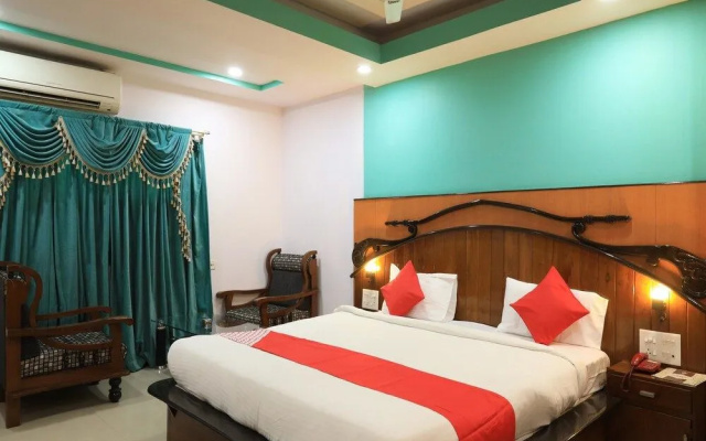 OYO Flagship 42122 Hotel Rahul