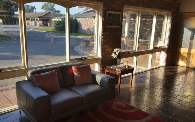 Quality Inn Carriage House
