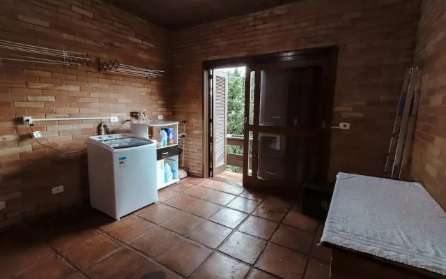 Tima Casa Ampla em Localiza o Privilegiada