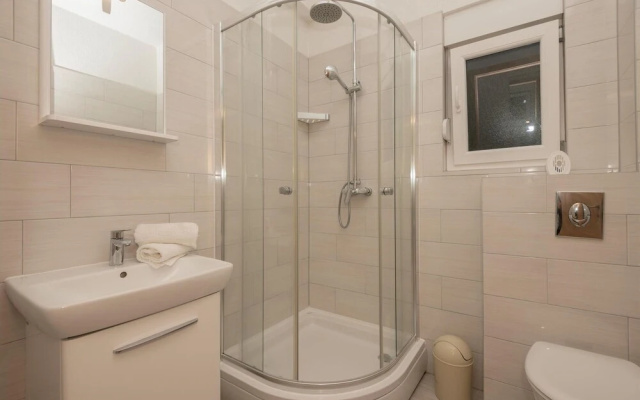 Amazing Apartment in Drvenik With Wifi