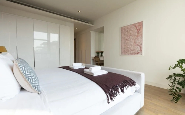 Luxury Apartment, Stroll Away From City Walk!