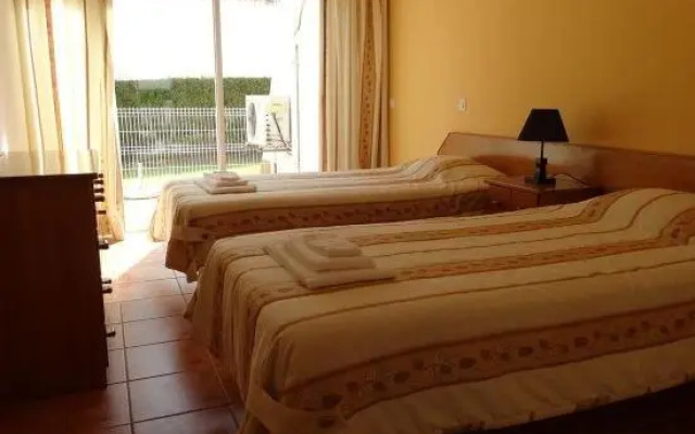 Cardeira Holiday Apartments