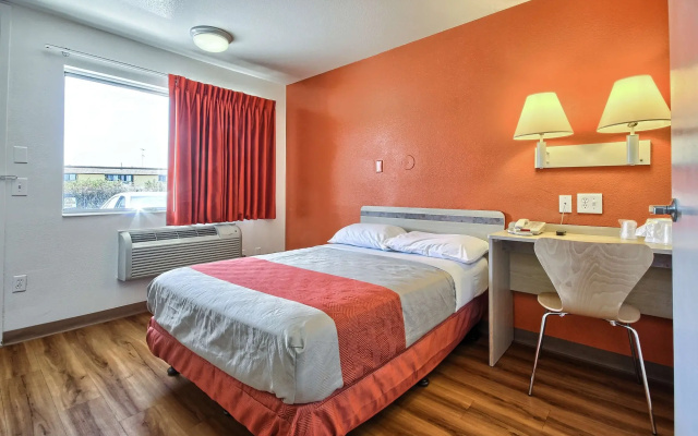 Motel 6 Tulare, CA