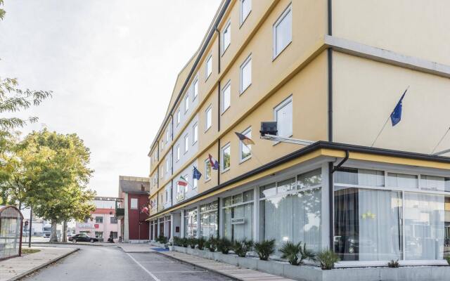 Отель Venice Hotel Италия, Гризиньяно-ди-Дзокко - отзывы, цены и фото номеров - забронировать отель Venice Hotel онлайн вид на фасад