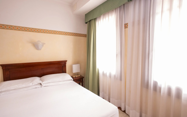 Russo Palace Hotel