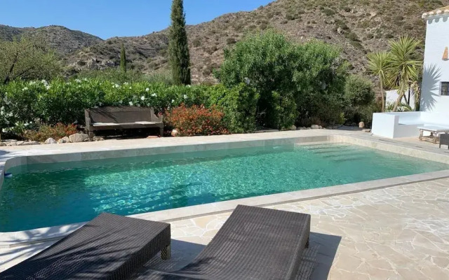 Cactus & Almonds Beautiful Holiday Hideaway