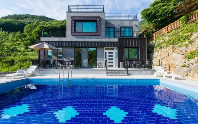 Milyang Poolvilla Pension