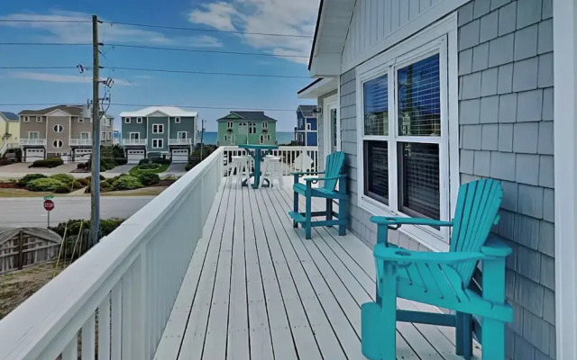 Salty Seahorse by Topsail Realty