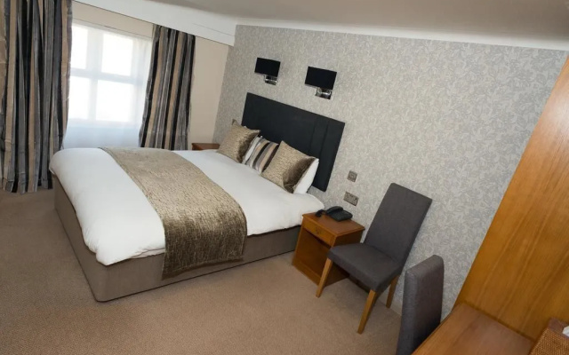 Falcon Hotel