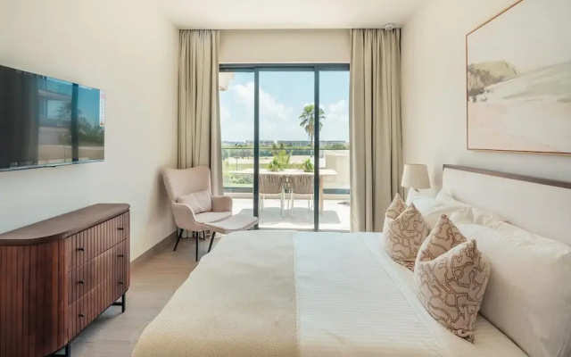 4 Guest 2 Bedrooms Balcony and Shared Pool