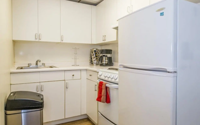 Cozy Studio + Train | Theatre District | Evonify