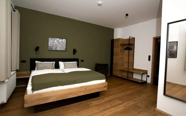 Holzfellas Hotel & Restaurant