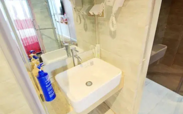 Weishang  Hotel（Nanyang railway station Xinhua City Square ）
