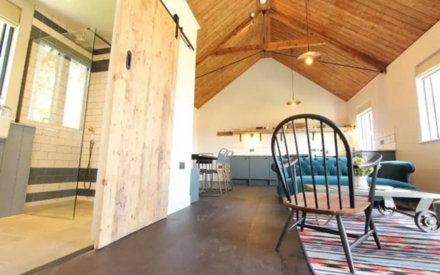 Rustic 1-bed Holiday Home in Suffolk Countryside