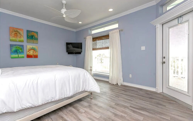 Beach Side - 5 Br Home