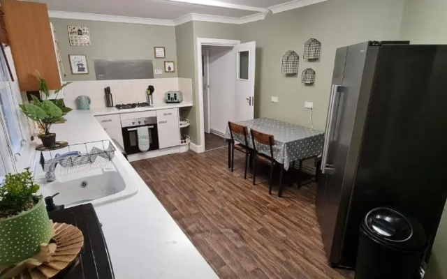 Diamond Harbour - Whole Huge Apartment - WiFi - Beach - Ramsgate Town