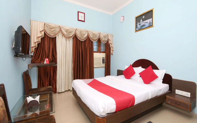 OYO 15887 Hotel Kanak