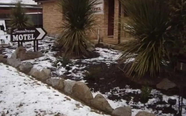Snowdream Motel