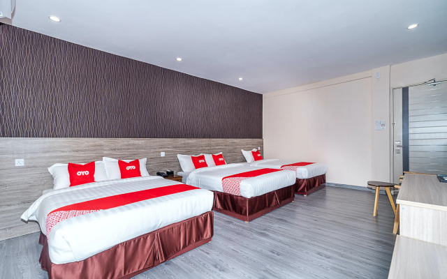OYO 90147 Hilltop Hotel