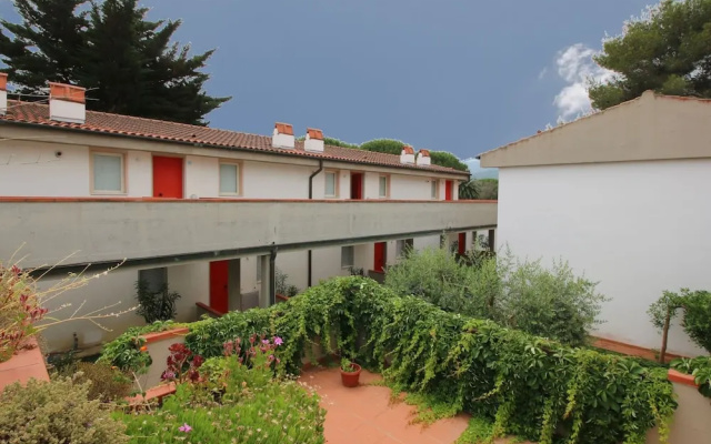 Lovely Holiday Home in Giannella near Beach