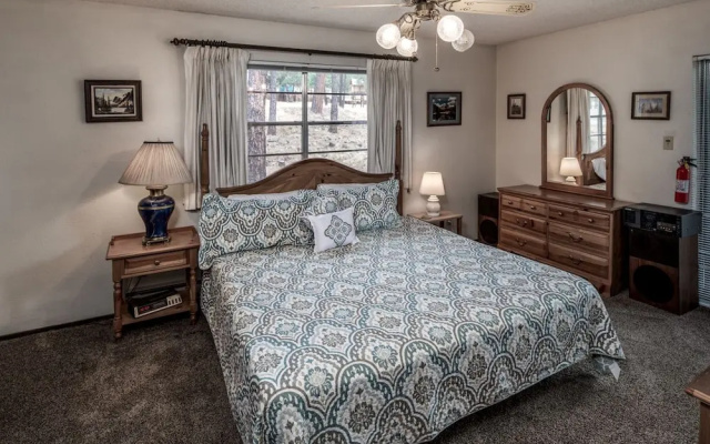 Aztex Retreat - Three Bedroom Cabin