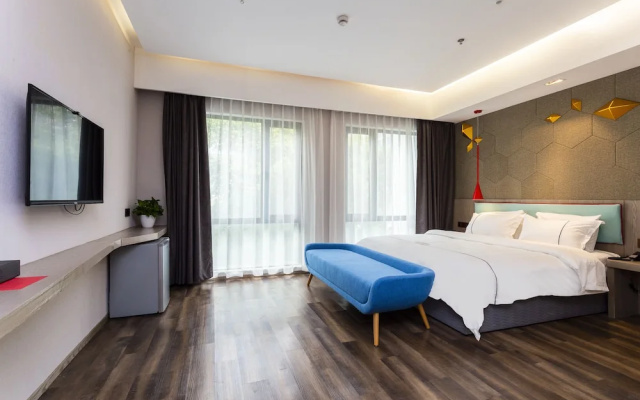 Jinglai Hotel · Curated Shanghai Xujiahui Jiaotong University Branch