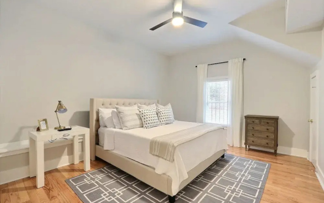 Gallery Stays - Parkside Suite